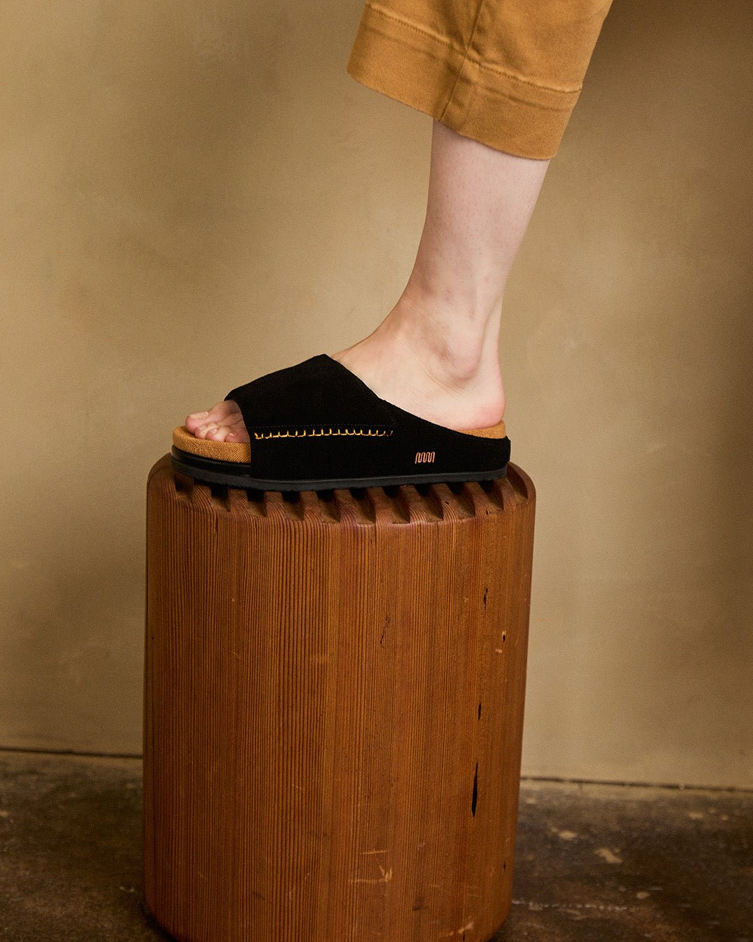 The Ollie Slide - Black Suede – Commbi ®
