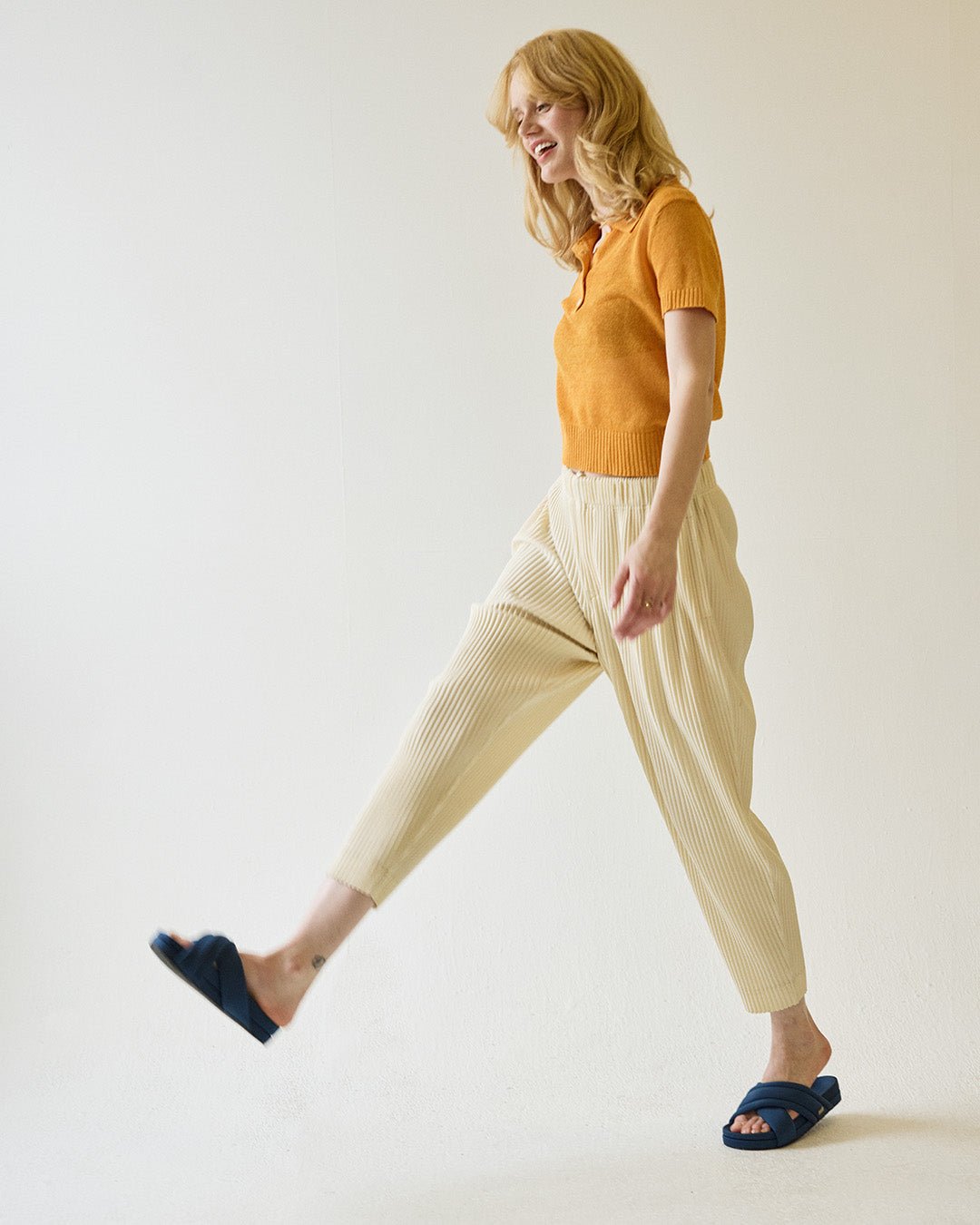 The Huggy Slide - Navy Blue