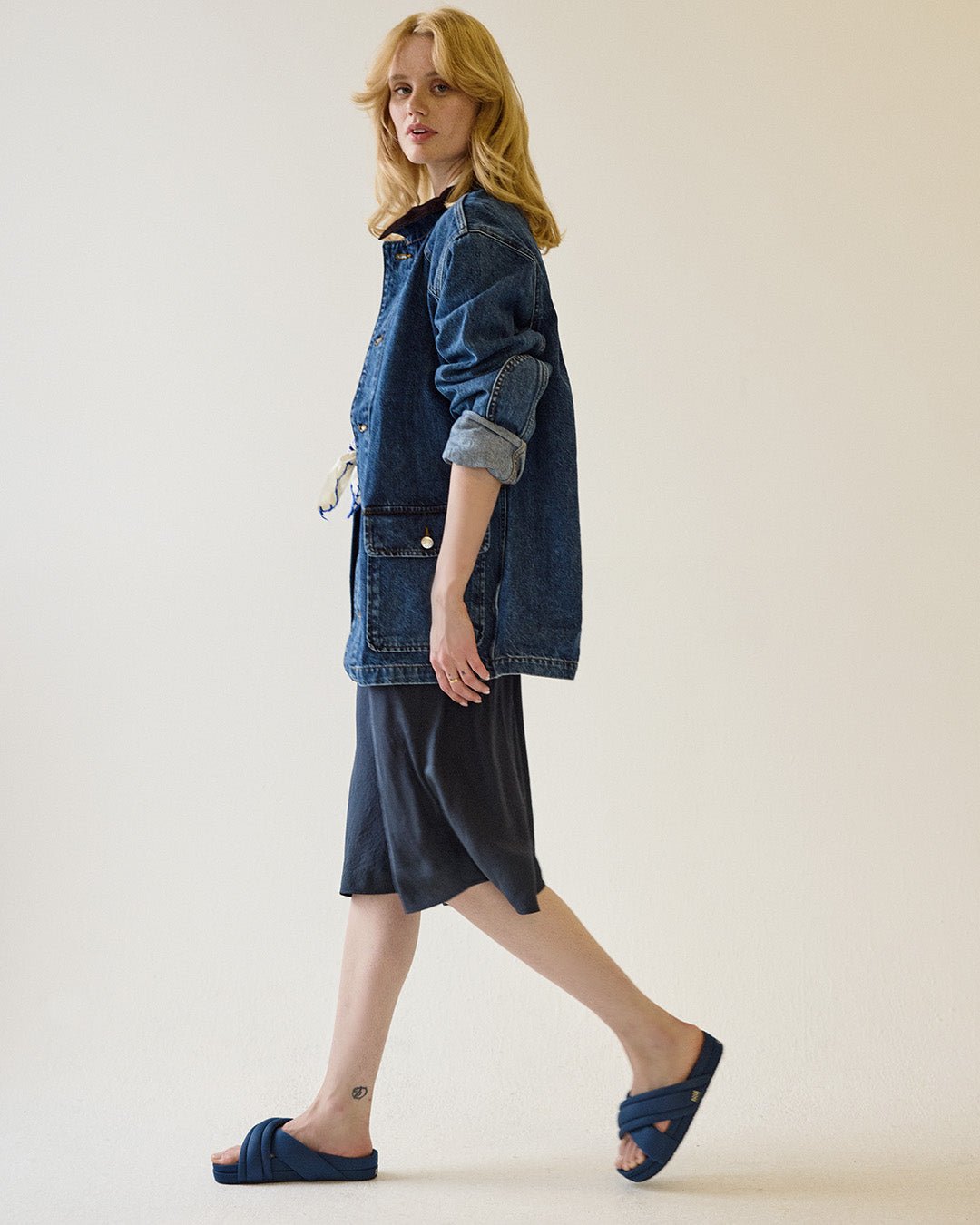 The Huggy Slide - Navy Blue